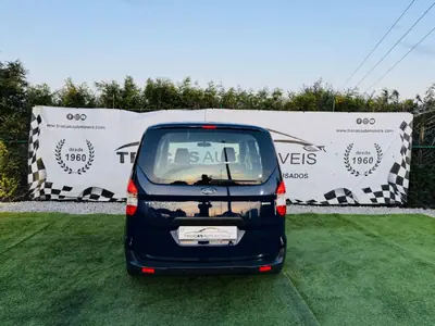 Ford Tourneo Courier 2017 - 9990 EUR, 168856 km - AUTO.MOTO.pt - 168856km - foto 7 de 47