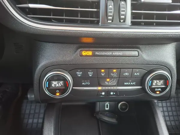Ford Focus 2019 - 15500 EUR, 119500 km - AUTO.MOTO.pt - 119500km - foto 25 de 30