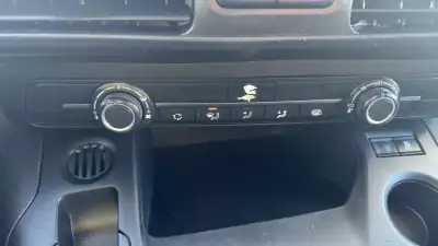 Peugeot Partner 1.6 BluHdi Pro 2019 - 12490 EUR, 144000 km - AUTO.MOTO.pt - 144000km - foto 15 de 19