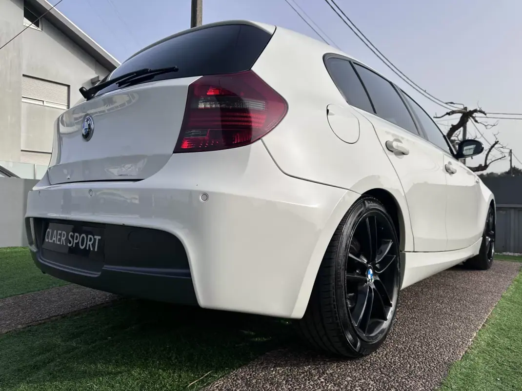 BMW 118 2009 - 10900 EUR, 240000 km - AUTO.MOTO.pt - 240000km - foto 12 de 14