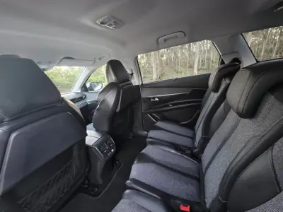 Peugeot 5008 2018 - 17750 EUR, 125000 km - AUTO.MOTO.pt - 125000km - foto 21 de 36