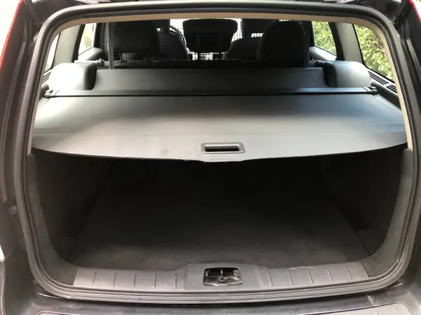 Volvo V50 2011 - 4750 EUR, 311000 km - AUTO.MOTO.pt - 311000km - foto 10 de 10