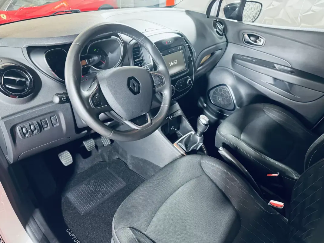 Renault Captur 2019 - 13990 EUR, 52805 km - 52805km - foto 14 de 28