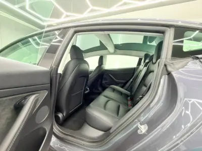Tesla Model 3 2022 - 27999 EUR, 68900 km - AUTO.MOTO.pt - 68900km - foto 9 de 20
