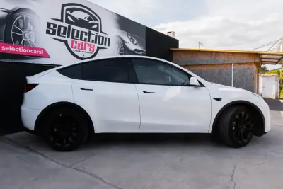 Tesla Model Y 2023 - 37900 EUR, 75000 km - AUTO.MOTO.pt - 75000km - foto 6 de 28