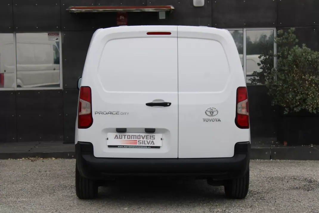 Toyota Proace City 1.5D L1 Active 2020 - 12990 EUR, 180000 km - AUTO.MOTO.pt - 180000km - foto 9 de 19