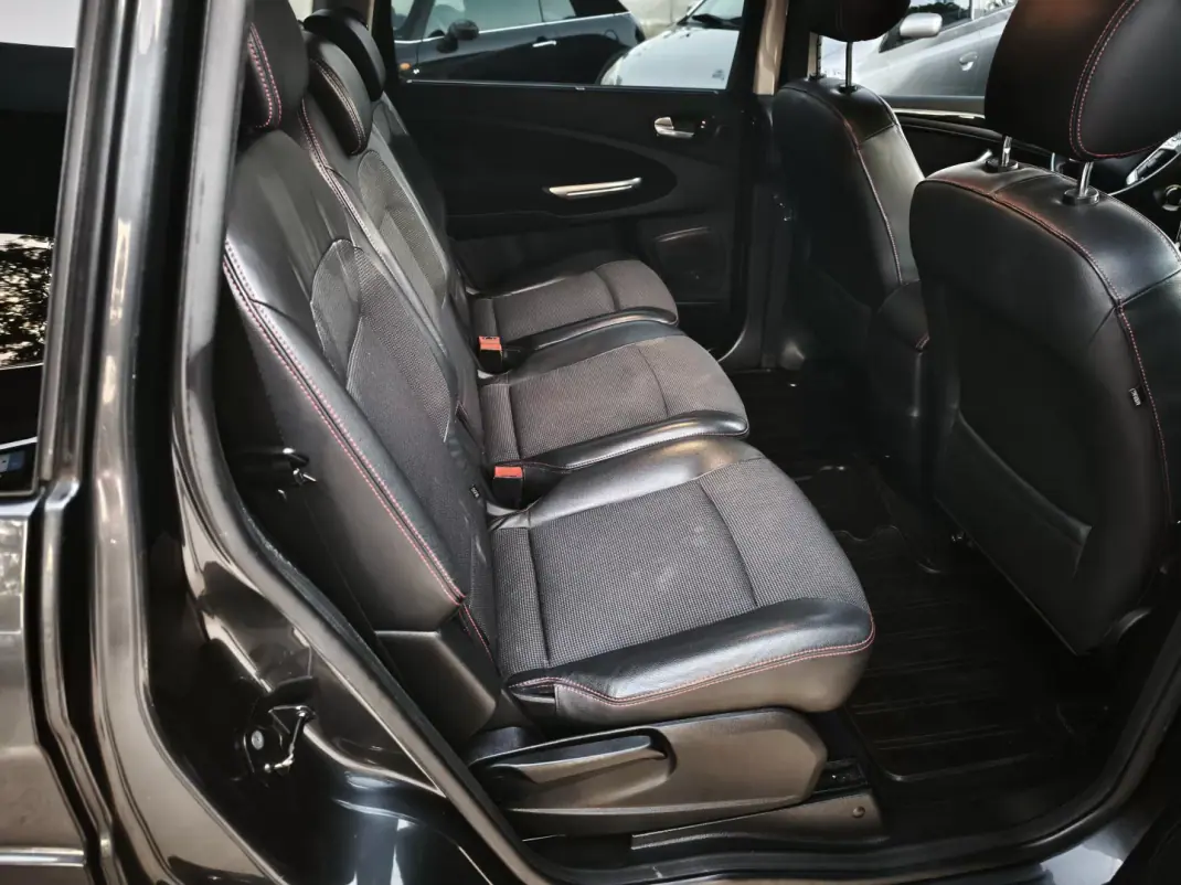 Ford S-Max 2008 - 10990 EUR, 274092 km - AUTO.MOTO.pt - 274092km - foto 15 de 32