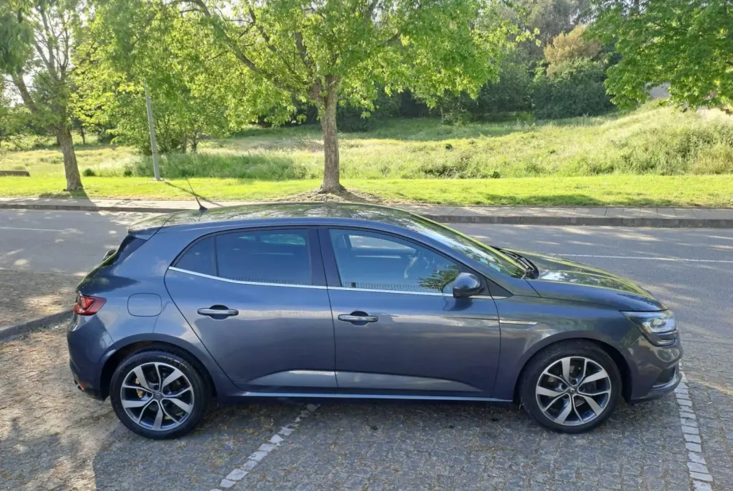 Renault Mégane 2016 - 14000 EUR, 159000 km - AUTO.MOTO.pt - 159000km - foto 7 de 17