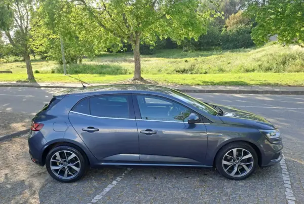 Renault Mégane 2016 - 14000 EUR, 159000 km - AUTO.MOTO.pt - 159000km - foto 7 de 17