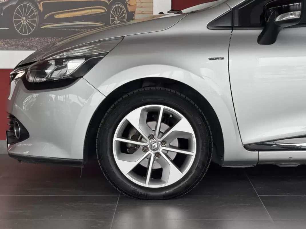 Renault Clio Sport Tourer 2016 - 10990 EUR, 88915 km - AUTO.MOTO.pt - 88915km - foto 7 de 19