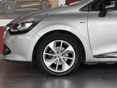 Renault Clio Sport Tourer 2016 - 10990 EUR, 88915 km - AUTO.MOTO.pt - 88915km - foto 7 de 19