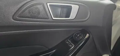 Ford Fiesta 2015 - 6990 EUR, 185000 km - AUTO.MOTO.pt - 185000km - foto 10 de 17