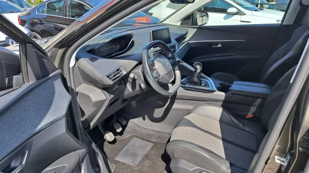 Peugeot 3008 2018 - 19900 EUR, 156128 km - 156128km - foto 16 de 49