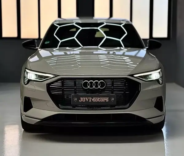 Audi Q8 e-Tron Sportback 2021 - 33950 EUR, 159218 km - AUTO.MOTO.pt - 159218km - foto 2 de 28