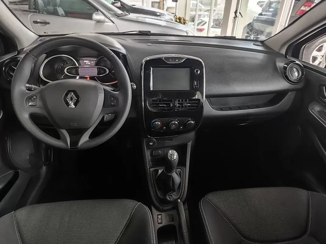 Renault Clio 2014 - 8750 EUR, 109100 km - AUTO.MOTO.pt - 109100km - foto 29 de 30