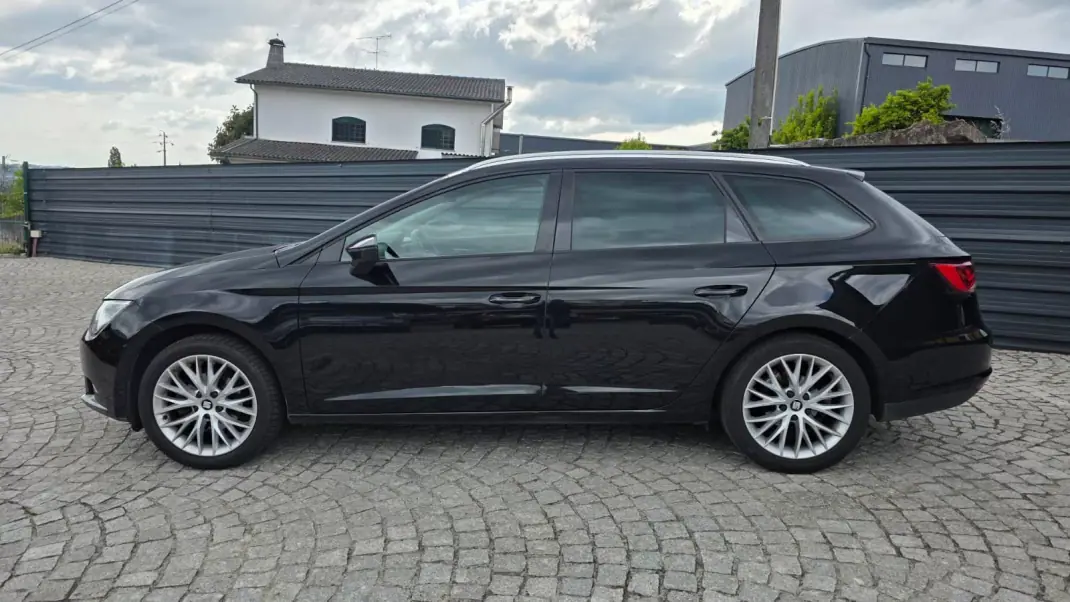 SEAT Leon ST 2015 - 13590 EUR, 95000 km - AUTO.MOTO.pt - 95000km - foto 2 de 23