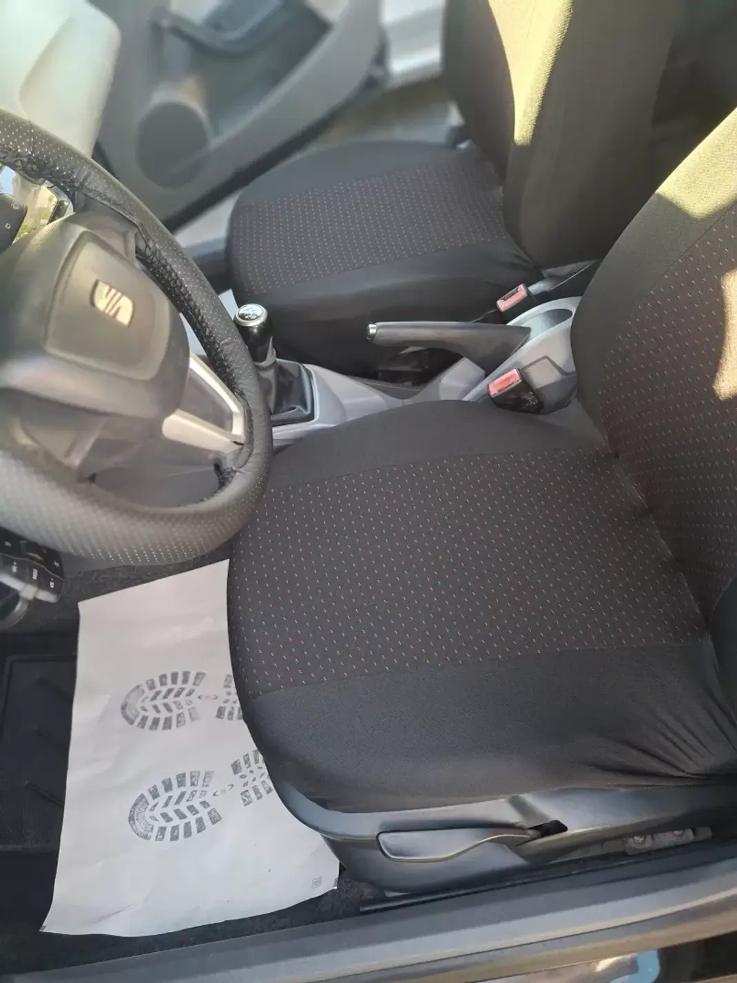 SEAT Ibiza 2008 - 6900 EUR, 500000 km - AUTO.MOTO.pt - 500000km - foto 5 de 12