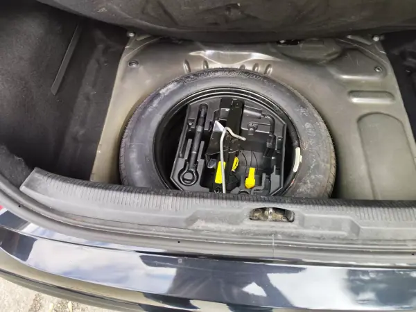 Peugeot 207 2011 - 5480 EUR, 219000 km - AUTO.MOTO.pt - 219000km - foto 24 de 38