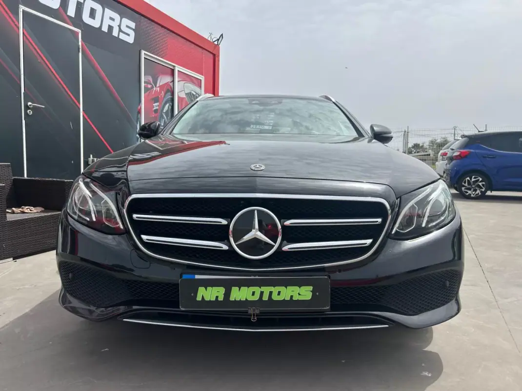 Mercedes-Benz E 300 2020 - 28990 EUR, 140000 km - AUTO.MOTO.pt - 140000km - foto 3 de 23
