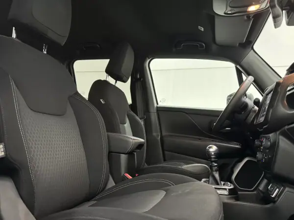 Jeep Renegade 2021 - 17990 EUR, 55000 km - AUTO.MOTO.pt - 55000km - foto 27 de 28