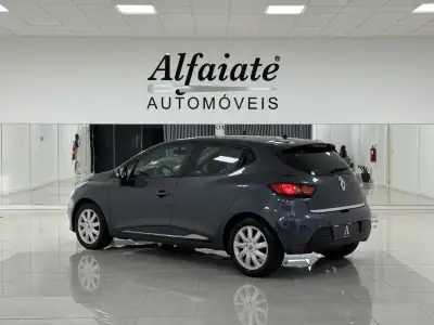Renault Clio 2017 - 11890 EUR, 109000 km - AUTO.MOTO.pt - 109000km - foto 5 de 17