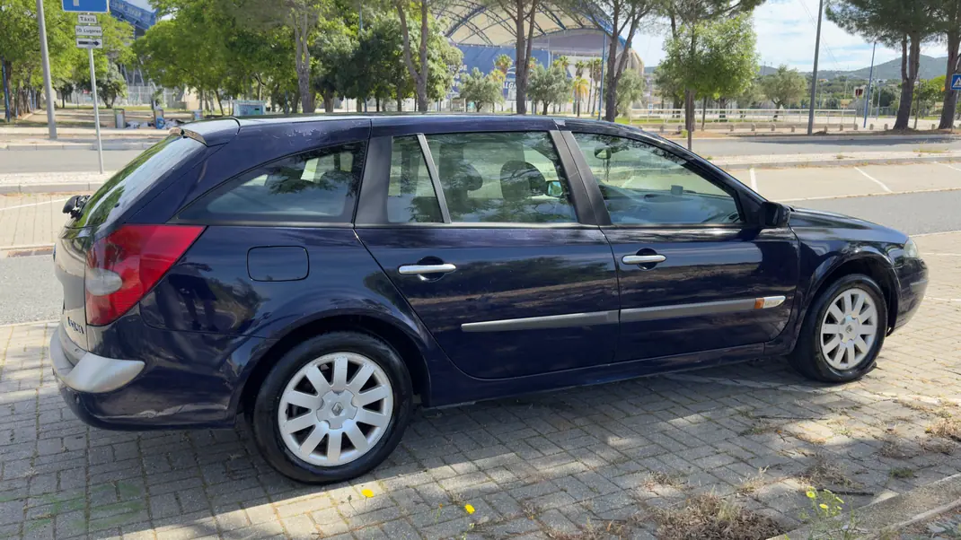 Renault Laguna 2001 - 1000 EUR, 292000 km - AUTO.MOTO.pt - 292000km - foto 1 de 19