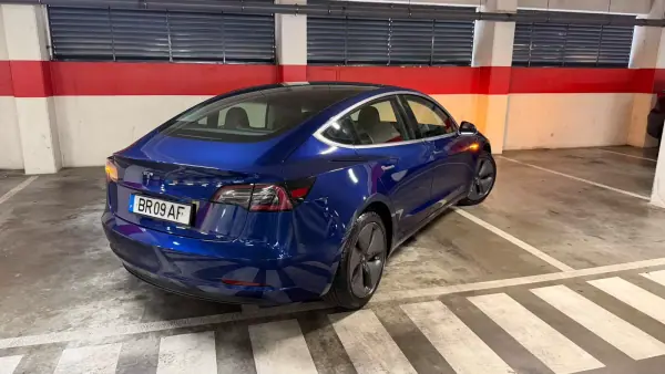 Tesla Model 3 2019 - 21900 EUR, 144900 km - AUTO.MOTO.pt - 144900km - foto 3 de 27