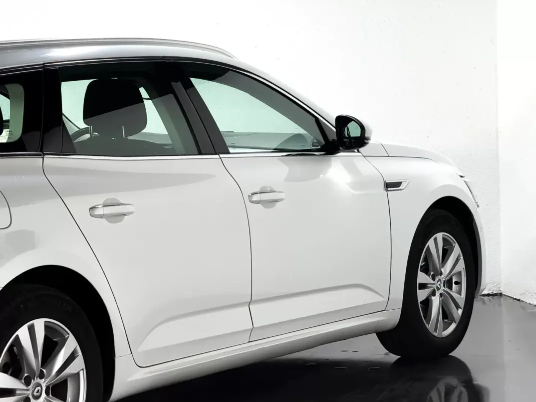 Renault Talisman Sport Tourer 2016 - 10250 EUR, 228000 km - AUTO.MOTO.pt - 228000km - foto 19 de 23