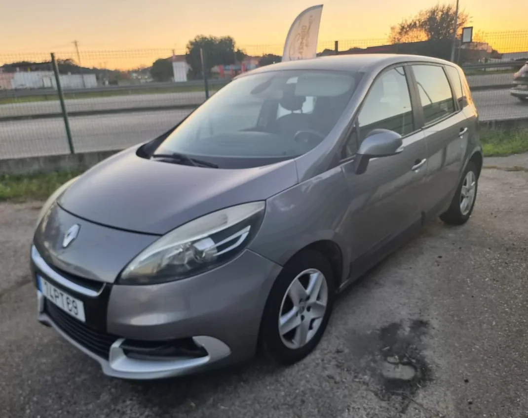 Renault Scénic 2012 - 6950 EUR, 243000 km - AUTO.MOTO.pt - 243000km - foto 5 de 13