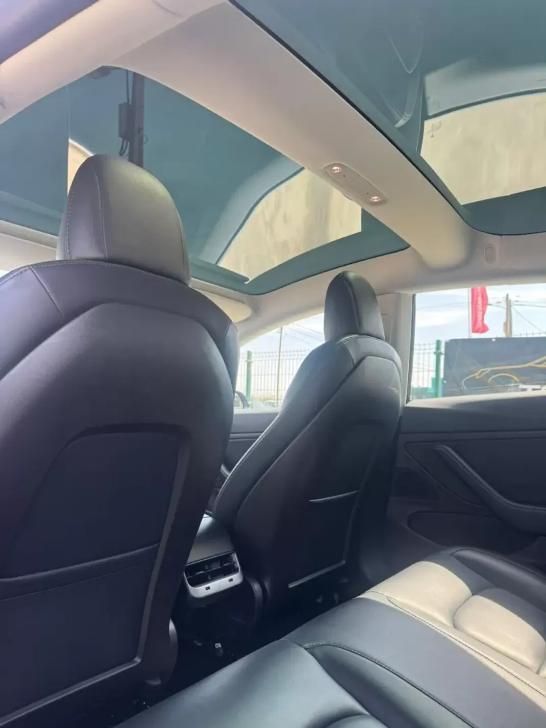 Tesla Model 3 2019 - 25030 EUR, 171000 km - AUTO.MOTO.pt - 171000km - foto 21 de 22