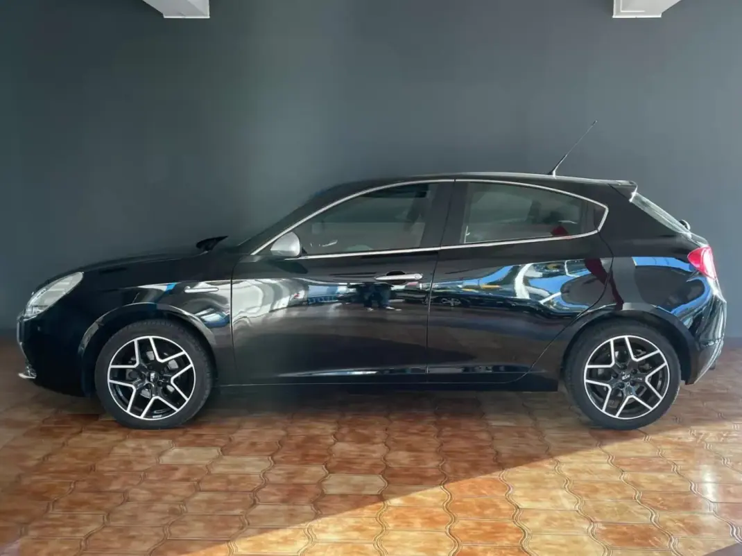 Alfa Romeo Giulietta 2012 - 11900 EUR, 149326 km - AUTO.MOTO.pt - 149326km - foto 7 de 8