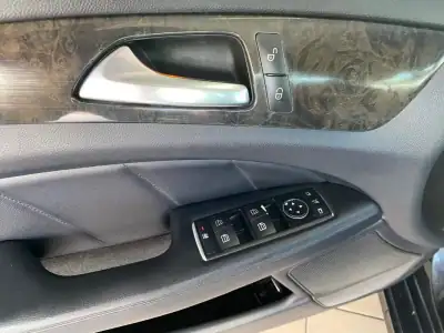 Mercedes-Benz CLS 250 2011 - 18500 EUR, 199900 km - AUTO.MOTO.pt - 199900km - foto 37 de 43