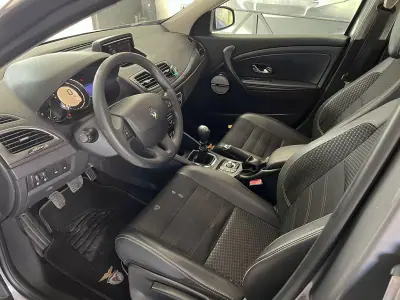 Renault Mégane Sport Tourer 2018 - 6900 EUR, 227985 km - AUTO.MOTO.pt - 227985km - foto 6 de 13