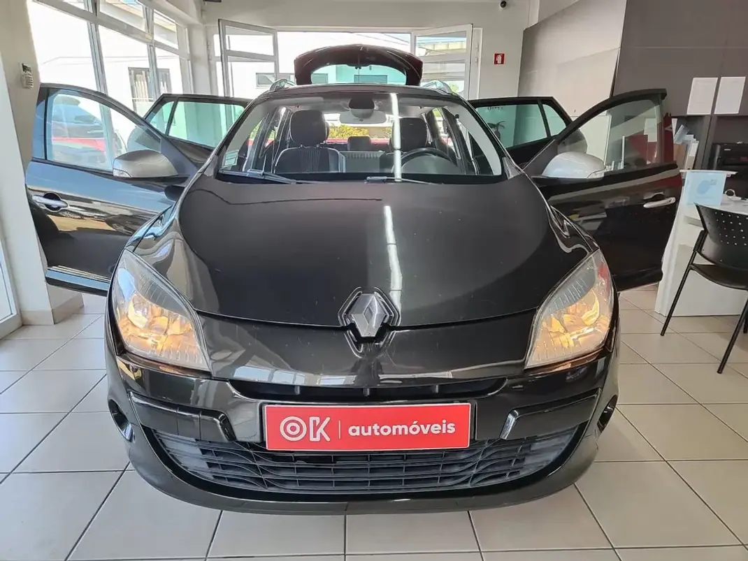 Renault Mégane Sport Tourer 2009 - 5450 EUR, 214000 km - AUTO.MOTO.pt - 214000km - foto 20 de 35