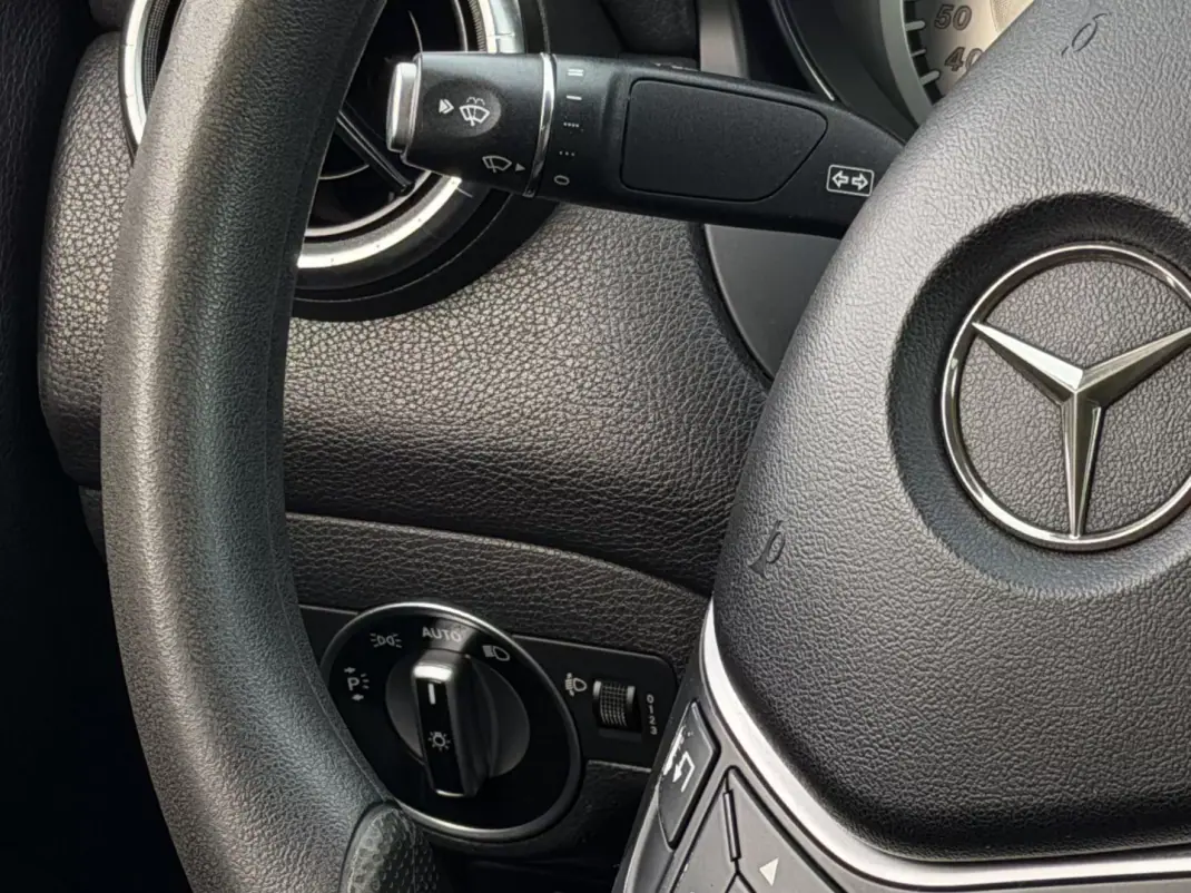Mercedes-Benz CLA 200 2014 - 14500 EUR, 257000 km - 257000km - foto 13 de 14