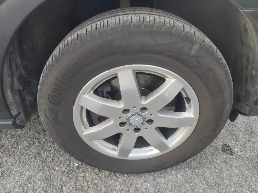 Mercedes-Benz ML 350 2010 - 15900 EUR, 220100 km - AUTO.MOTO.pt - 220100km - foto 7 de 18