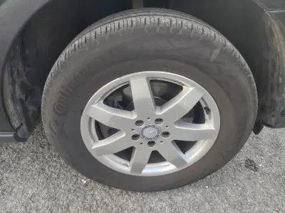 Mercedes-Benz ML 350 2010 - 15900 EUR, 220100 km - AUTO.MOTO.pt - 220100km - foto 7 de 18