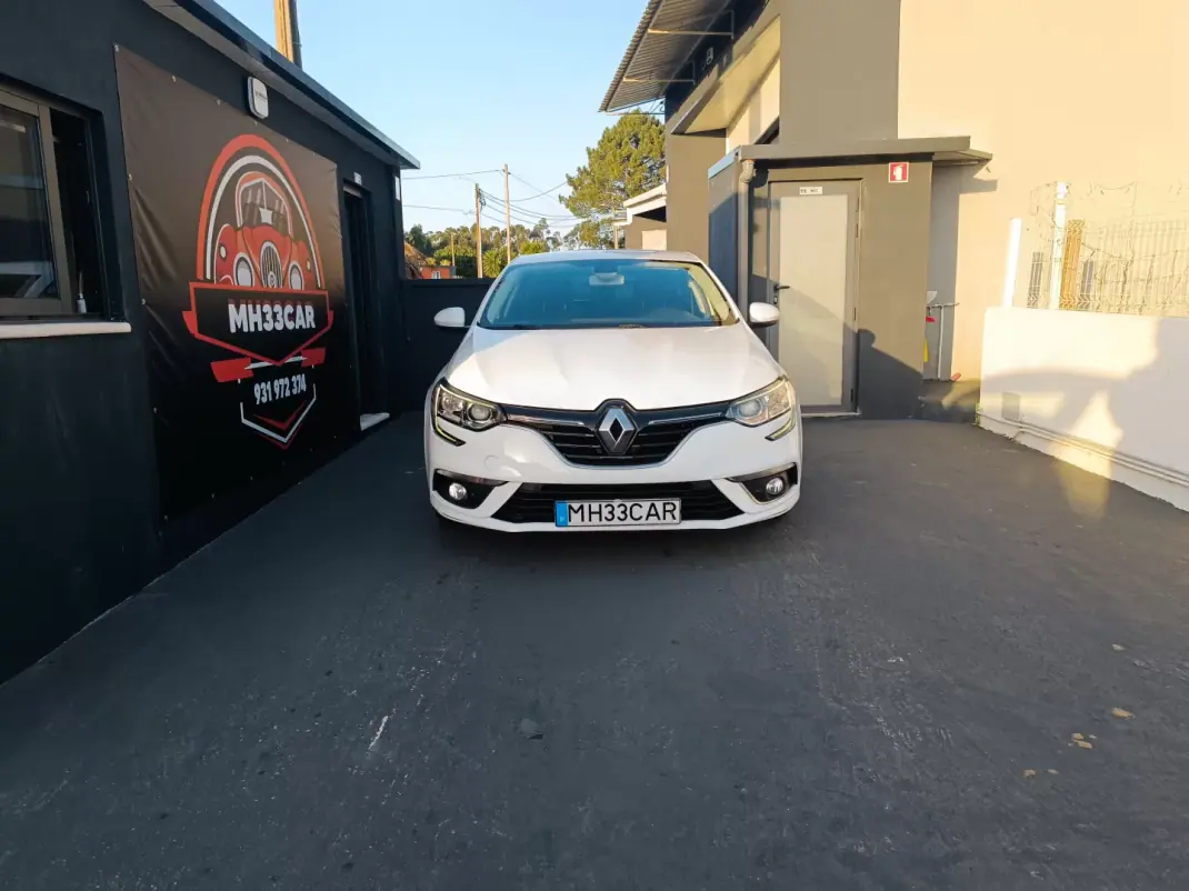 Renault Mégane 2019 - 12900 EUR, 192111 km - AUTO.MOTO.pt - 192111km - foto 1 de 26