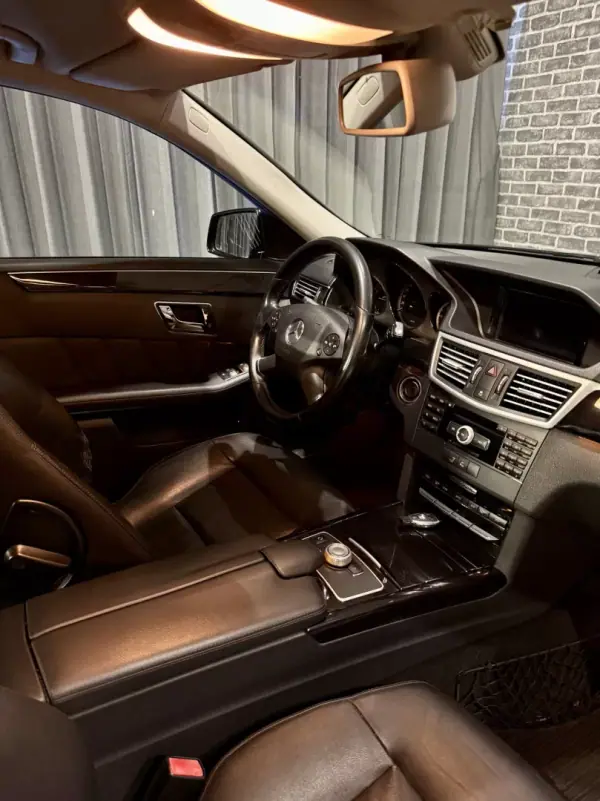 Mercedes-Benz E 350 2010 - 12990 EUR, 280000 km - AUTO.MOTO.pt - 280000km - foto 7 de 12