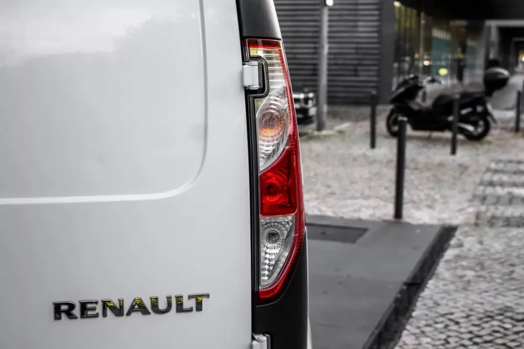 Renault Kangoo E-Tech 2020 - 9990 EUR, 57785 km - AUTO.MOTO.pt - 57785km - foto 11 de 28