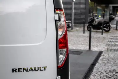 Renault Kangoo E-Tech 2020 - 9990 EUR, 57785 km - AUTO.MOTO.pt - 57785km - foto 11 de 28