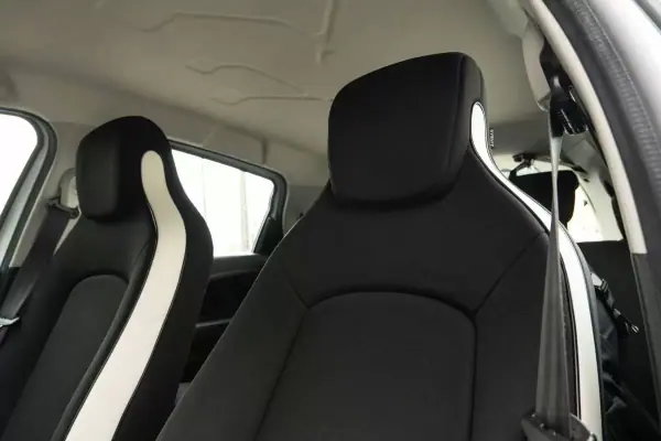 Renault Zoe 2020 - 15500 EUR, 101426 km - AUTO.MOTO.pt - 101426km - foto 13 de 24