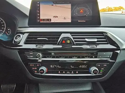 BMW 530 2019 - 24800 EUR, 184729 km - AUTO.MOTO.pt - 184729km - foto 17 de 37