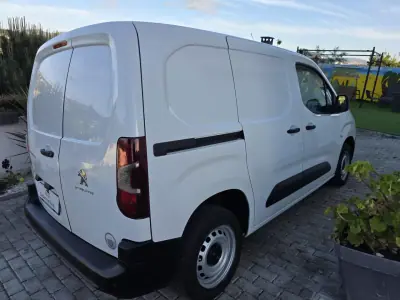 Peugeot Partner 2019 - 14900 EUR, 73560 km - AUTO.MOTO.pt - 73560km - foto 29 de 52