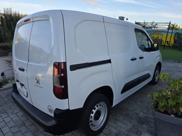 Peugeot Partner 2019 - 13990 EUR, 73560 km - AUTO.MOTO.pt - 73560km - foto 29 de 52