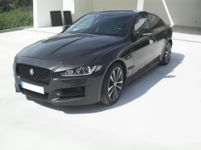 Jaguar XE 2017 - 25950 EUR, 59977 km - AUTO.MOTO.pt - 59977km - foto 4 de 35