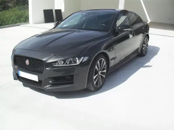 Jaguar XE 2017 - 25950 EUR, 59977 km - AUTO.MOTO.pt - 59977km - foto 4 de 35