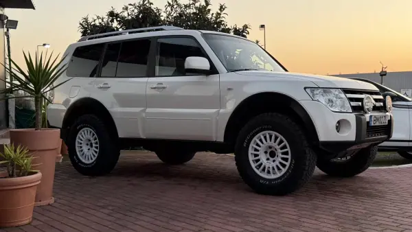 Mitsubishi Pajero 2010 - 29990 EUR, 215000 km - AUTO.MOTO.pt - 215000km - foto 13 de 38