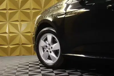 Renault Mégane Sport Tourer 2017 - 9900 EUR, 190000 km - AUTO.MOTO.pt - 190000km - foto 25 de 25