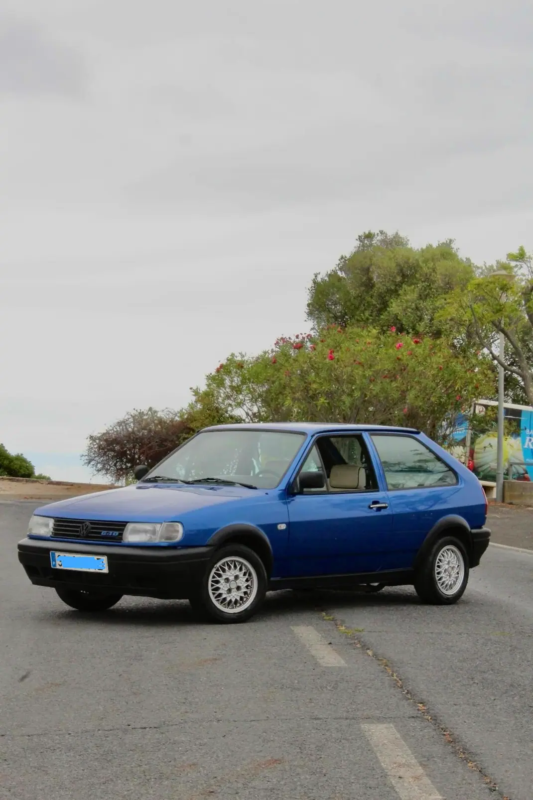 Volkswagen Polo 1992 - 7000 EUR, 182000 km - AUTO.MOTO.pt - 182000km - foto 4 de 9